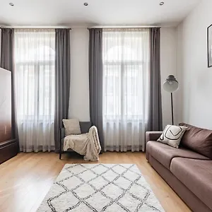 Place Of Grace - 50 Meters From Dancing House , Praga República Checa